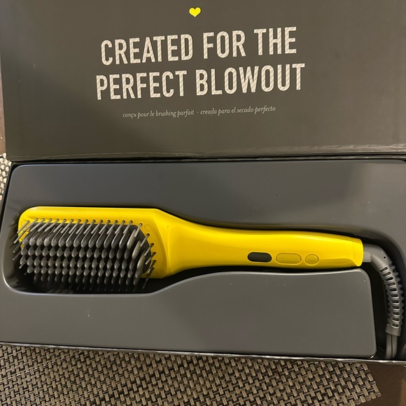 Yellow dry bar Hair Styling Brush - Picture 3 of 3